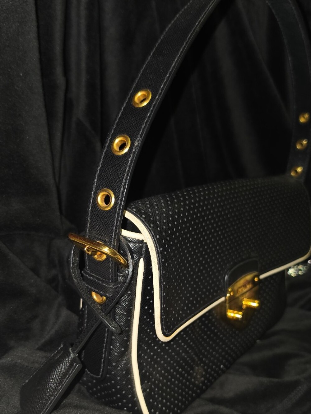Prada Black Shoulder Bag with KEY. Cream Trim - Picture 3 of 10